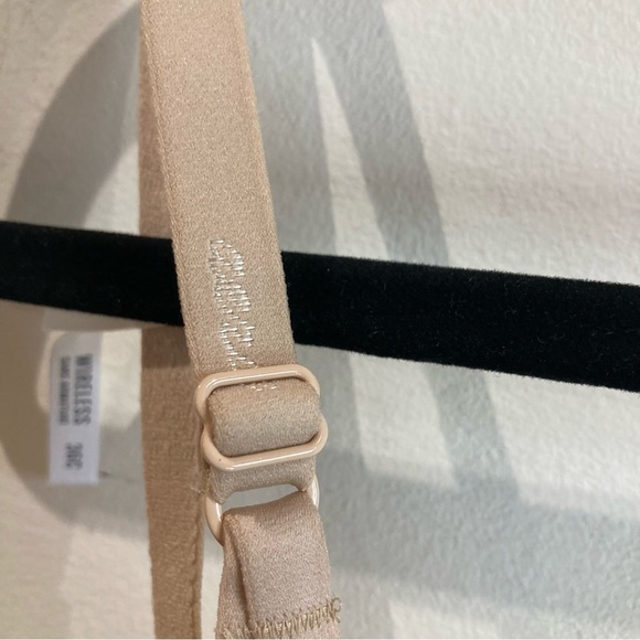 AERIE Sz 36C Wireless Light Padding Adjustable Straps Hook & Eye Closure Bra NWT - Picture 7 of 11